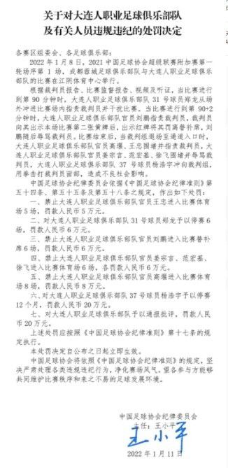 佩恩（泰德·巴勃考克 Todd Babcock 饰）是糊口在上海租界里的一位美国大夫，一次偶然的机遇，他熟悉了国平易近党间谍皓明（陶泽如 饰）。皓来岁轻时受十月革命的感化也曾有过伟年夜的红色抱负，但白色可骇的残暴却让他改变初志，拿起了搏斗共产党的屠刀。皓明的老婆自杀前把女儿秋秋送进了教会黉舍，秋秋（梅婷 饰）长年夜后在共产党人靳（张国荣 饰）的影响下插手共产党而且与靳假扮夫妻藏匿在上海为身患沉痾的靳治病。秋秋呈现在佩恩眼前时，佩恩对这个斑斓的中国女人一见钟情。但是当他得知秋秋和靳的故事以后，在决议掉臂一切的帮